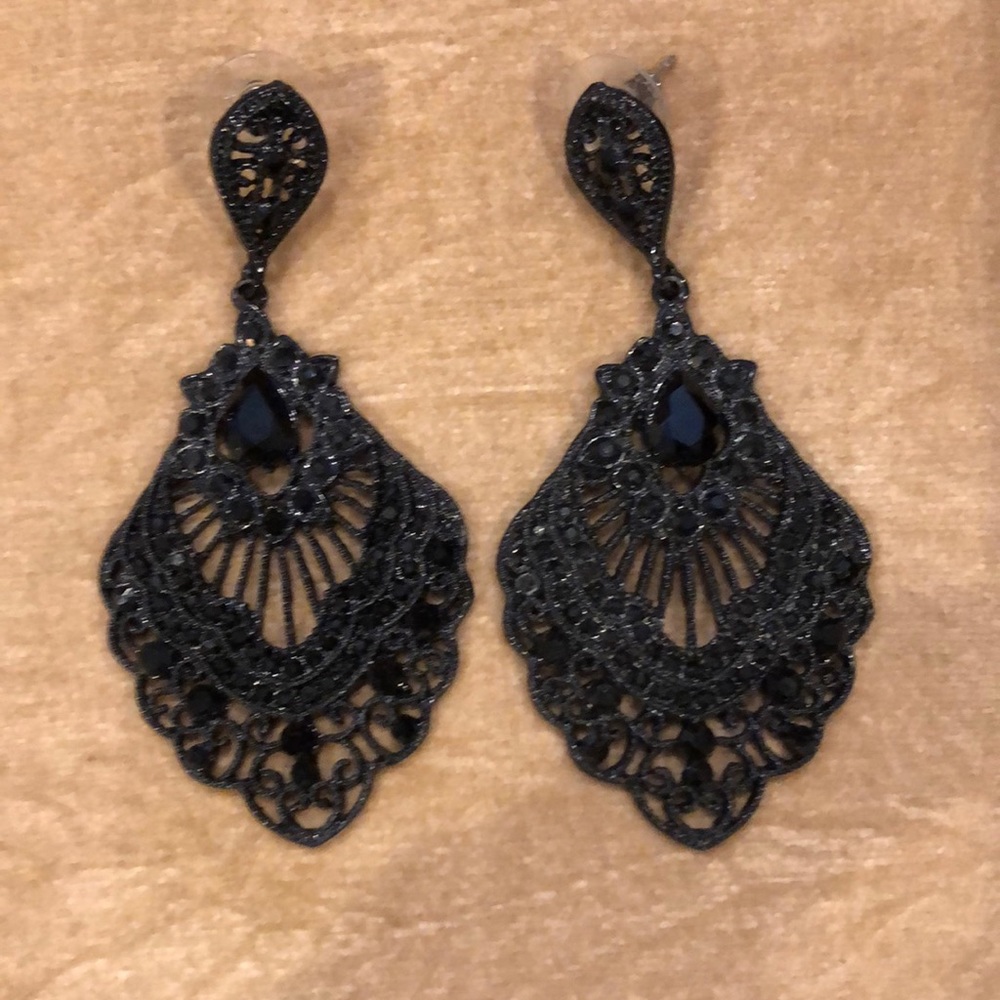 Black crystal and metal filigree pierced earrings